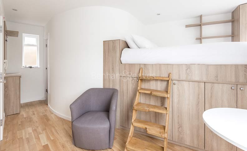 3 bedrooms apartments/flats to sale in Lockgate Road, Fulham-image 1