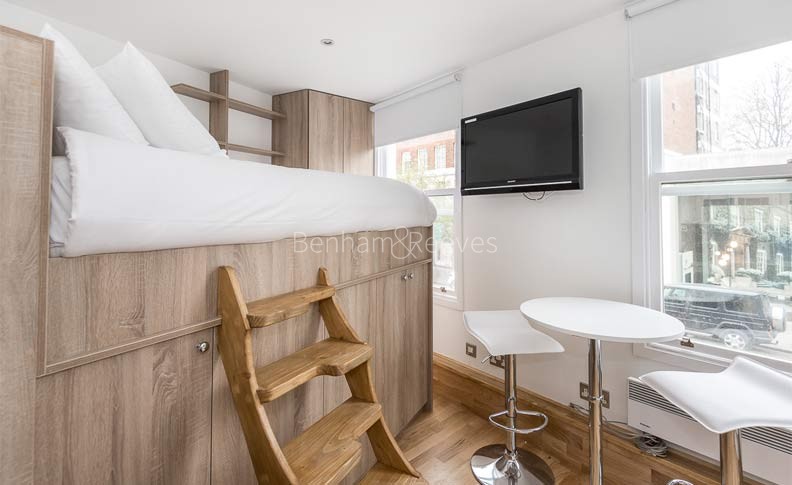 3 bedrooms apartments/flats to sale in Lockgate Road, Fulham-image 1
