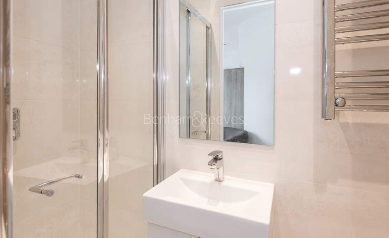 3 bedrooms apartments/flats to sale in Lockgate Road, Fulham-image 1