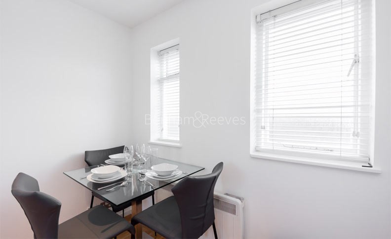 3 bedrooms apartments/flats to sale in Lockgate Road, Fulham-image 1