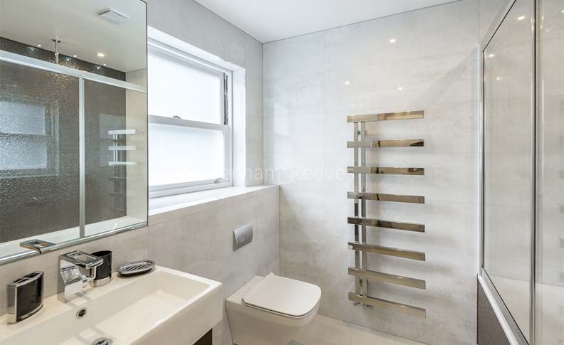 3 bedrooms apartments/flats to sale in Lockgate Road, Fulham-image 1