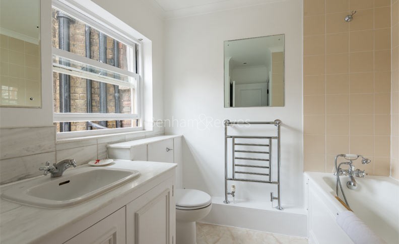 3 bedrooms apartments/flats to sale in Lockgate Road, Fulham-image 1