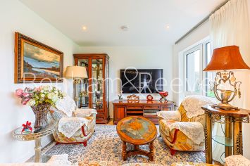 Parrs Way, Holland House, W6