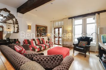 Olivers Wharf, Wapping High Street, E1W