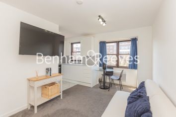 Mayfield Road, Shepherd's Bush, W12