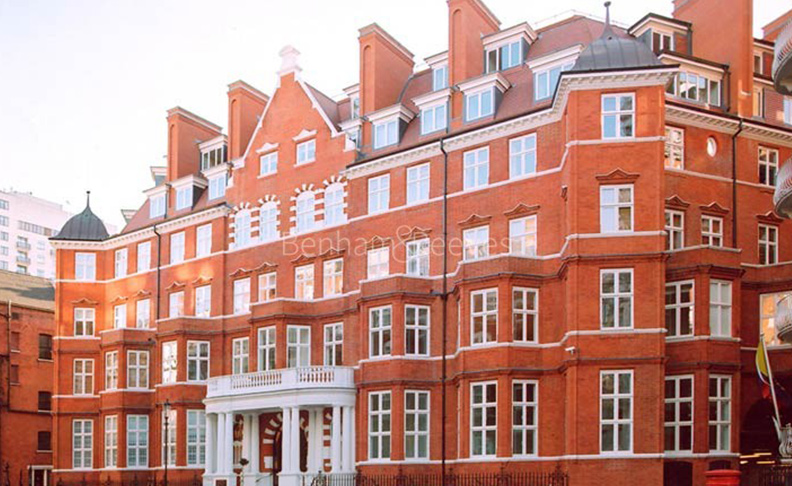 Knightsbridge area view 2