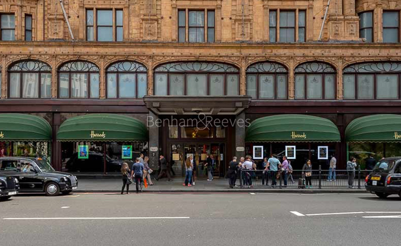 Knightsbridge area view 3