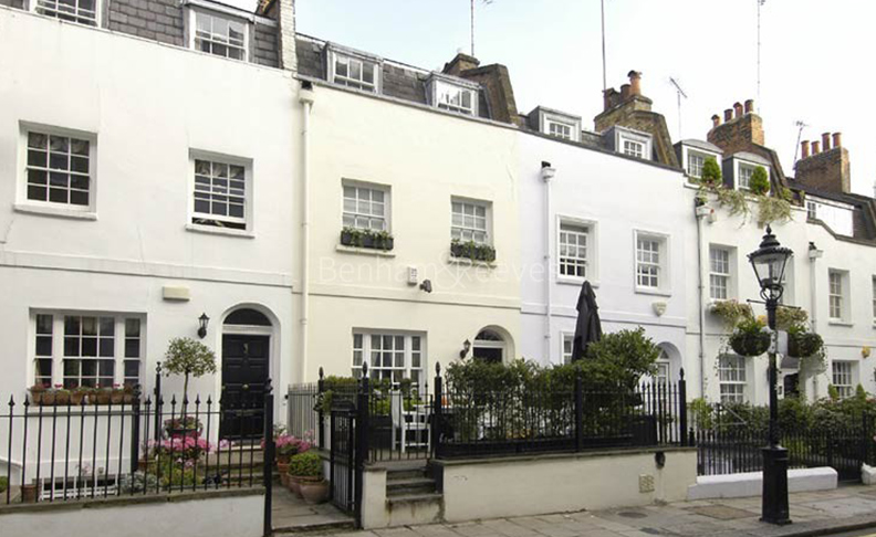 Knightsbridge area view 8