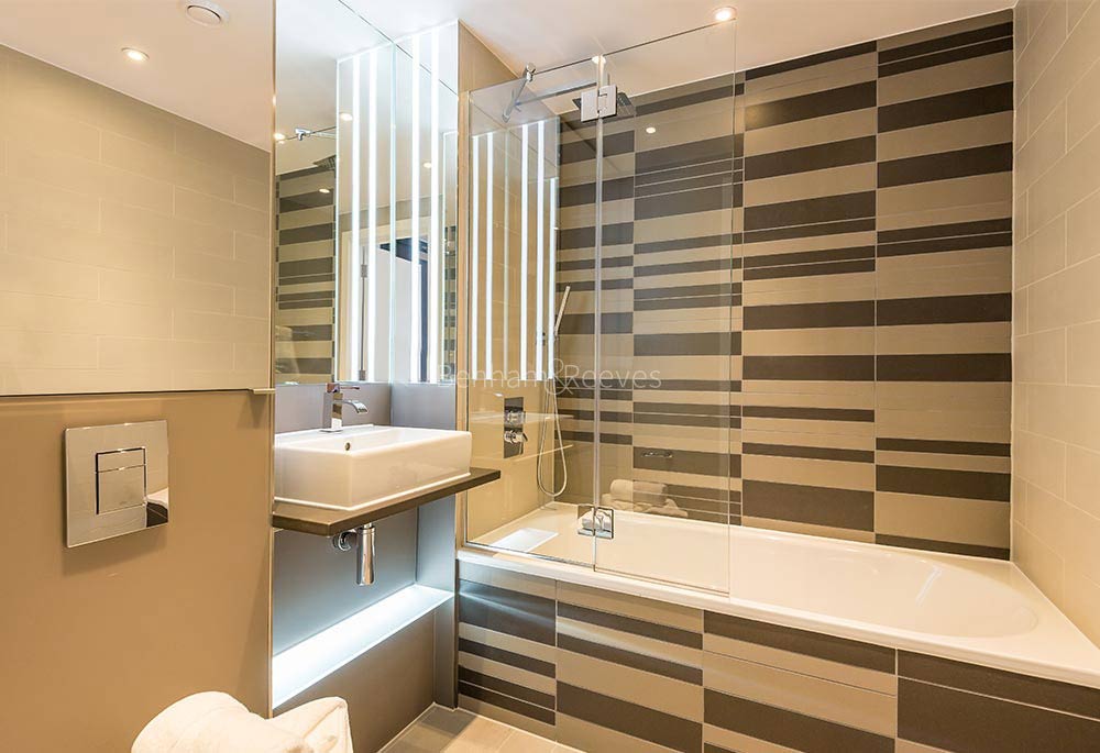 Bathroom view of Avant Garde Image 1