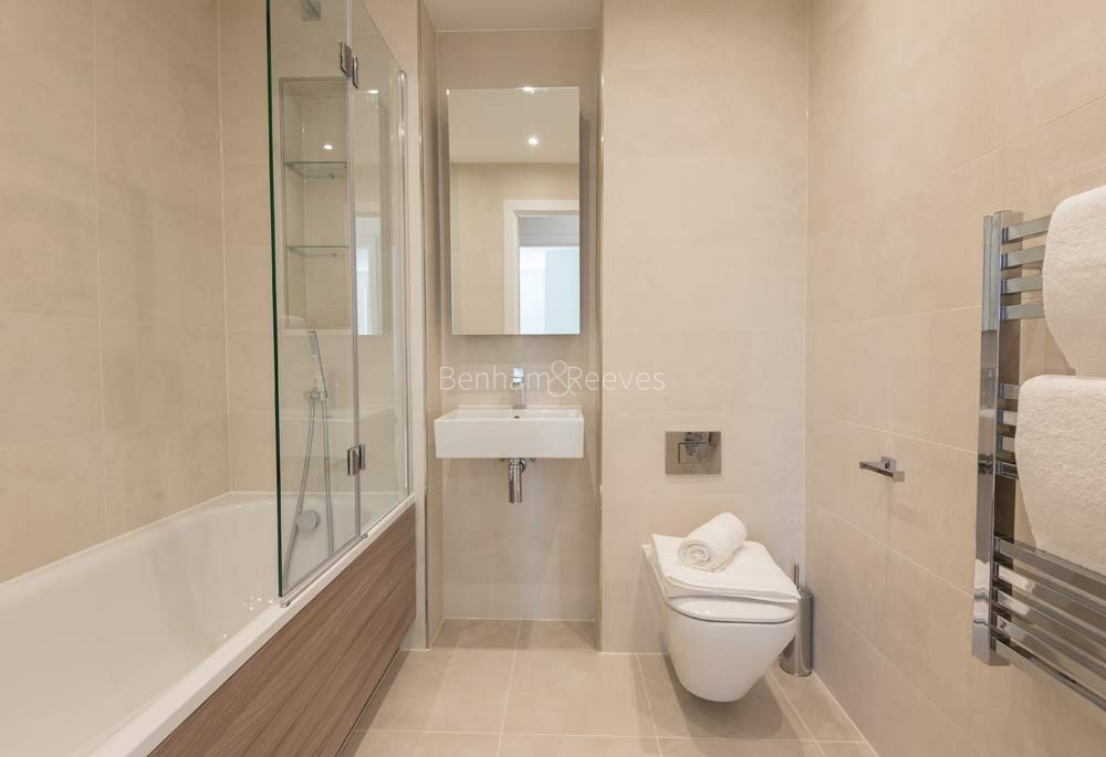 Bathroom view of Colindale Gardens Image 1