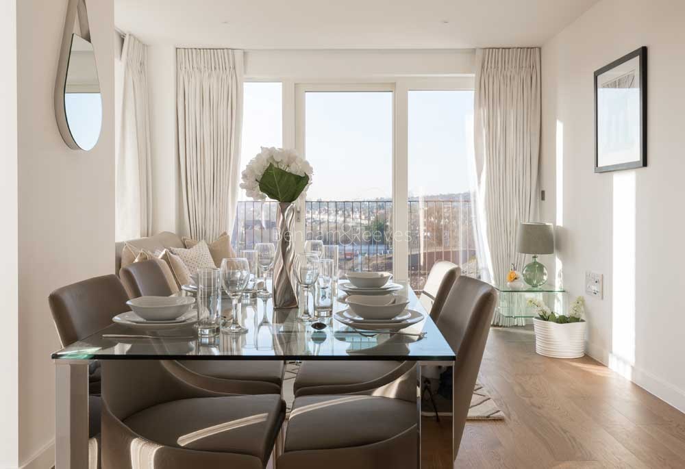 Reception view of Colindale Gardens Image 2