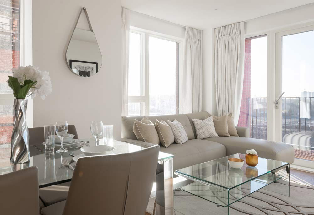Reception view of Colindale Gardens Image 4