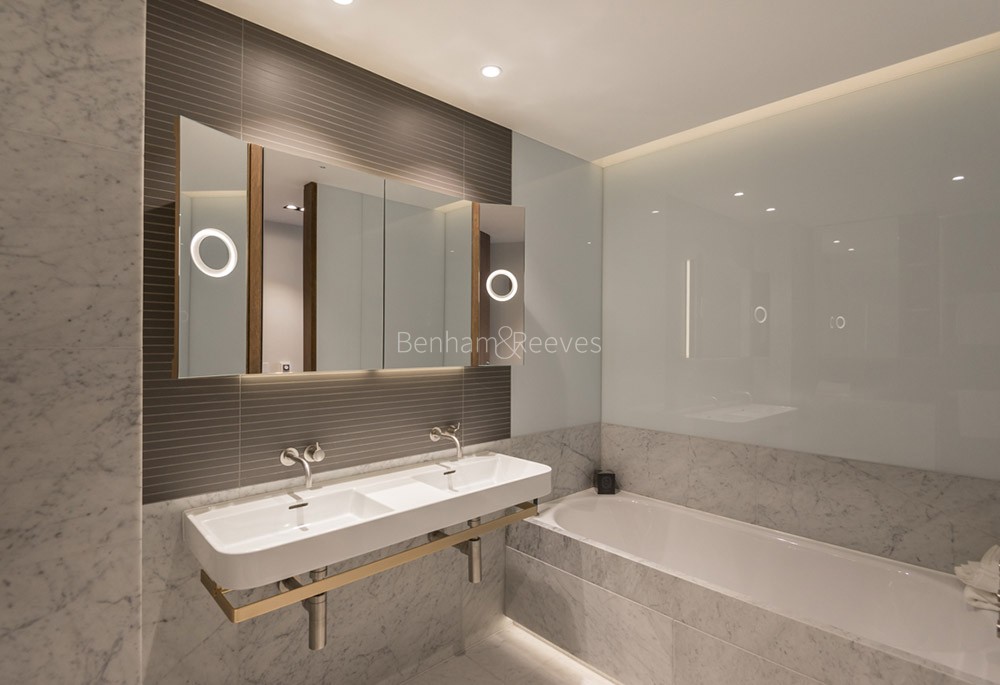 Bathroom view of Fitzroy Place Image 1