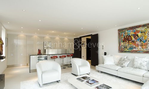 Reception view of Kings Chelsea Image 1