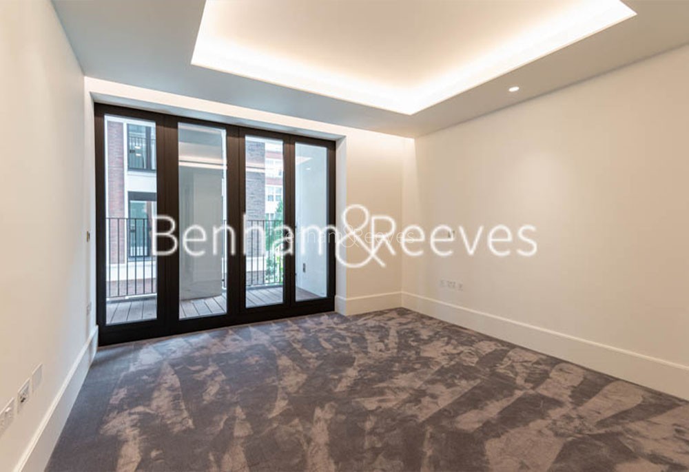 Bedroom view of Lancer Square Image 2