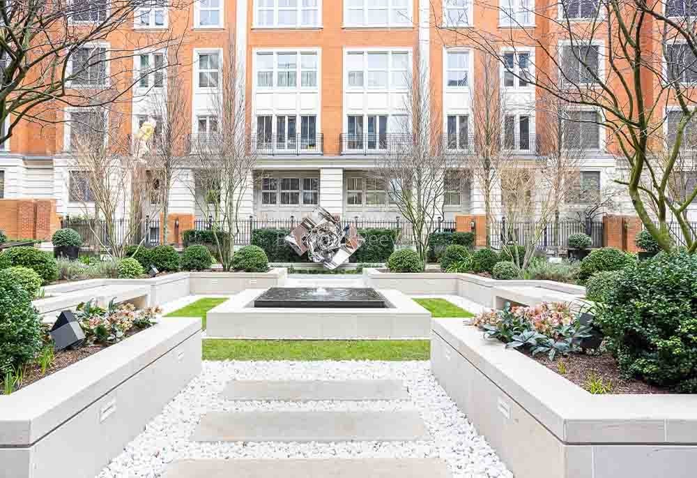 Exterior view of Lancer Square Image 1