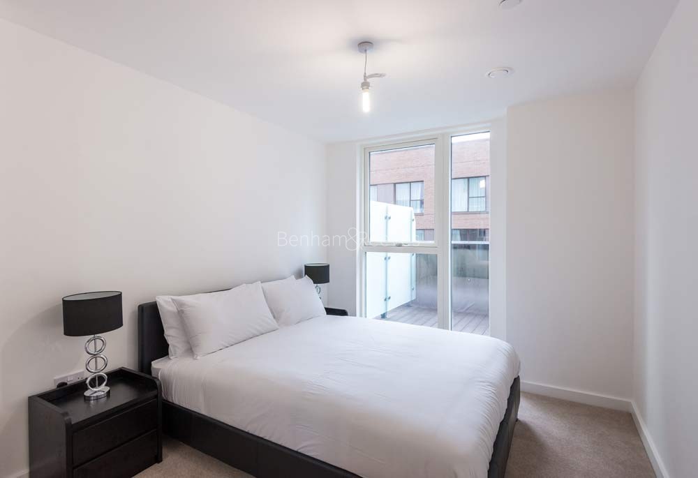 Bedroom view of Platinum Riverside Image 1