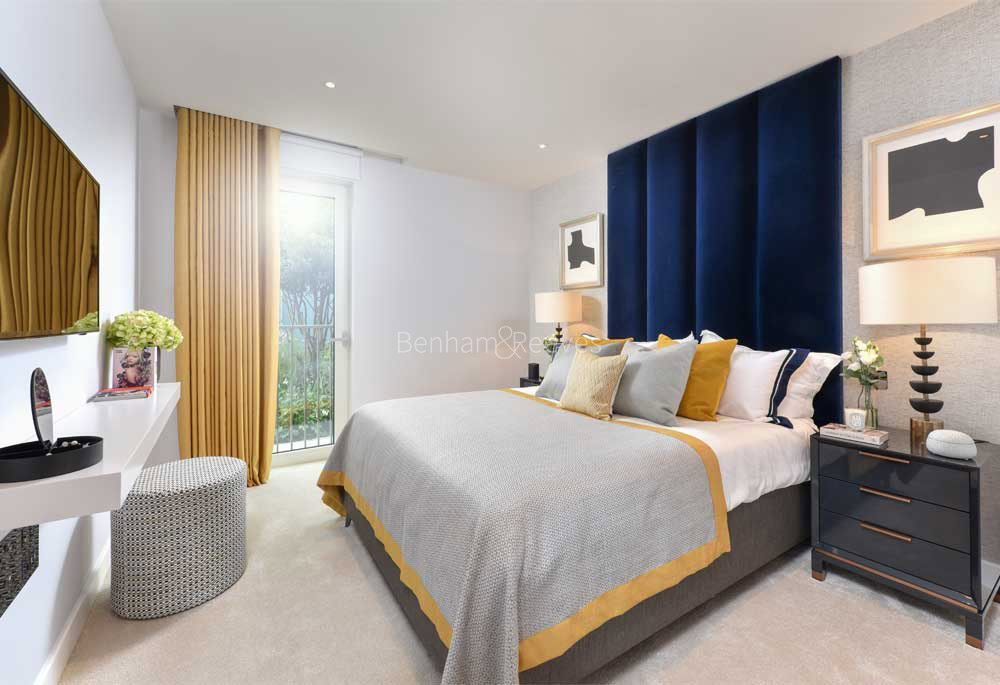 Bedroom view of White City Living Image 1