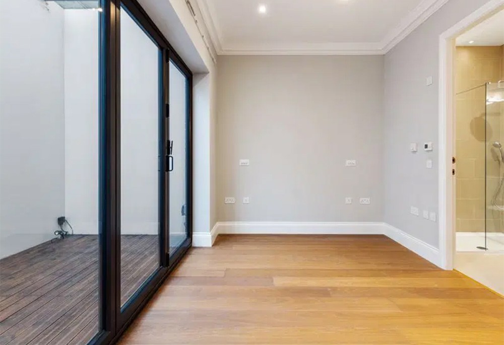 Reception view of 16 Greville Road Image 3