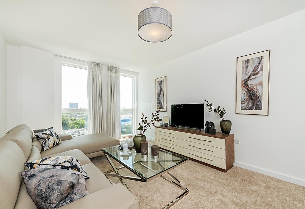 Reception view of Acton Gardens Image 2