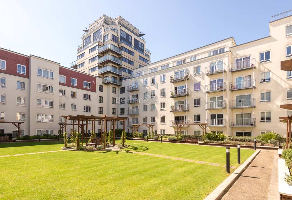 Exterior view of Beaufort Park Image 1