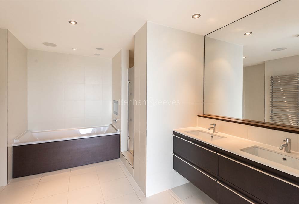 Bathroom view of Chelsea Waterfront Image 1