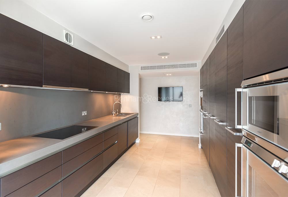 Kitchen view of Chelsea Waterfront Image 1