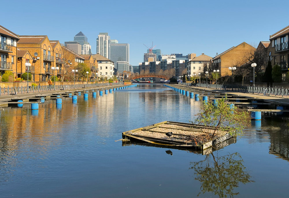 Exterior view of Clippers Quay Image 1