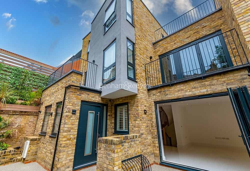 Exterior view of Coachworks Mews Image 2