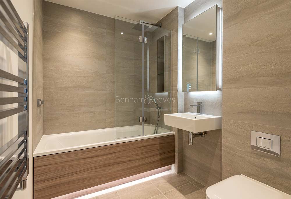 Bathroom view of Colindale Gardens Image 1