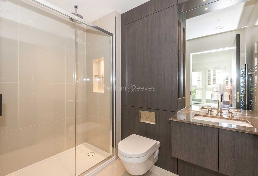 Bathroom view of Dickens Yard Image 1