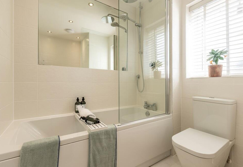 Bathroom view of High Leigh Garden Village Image 1