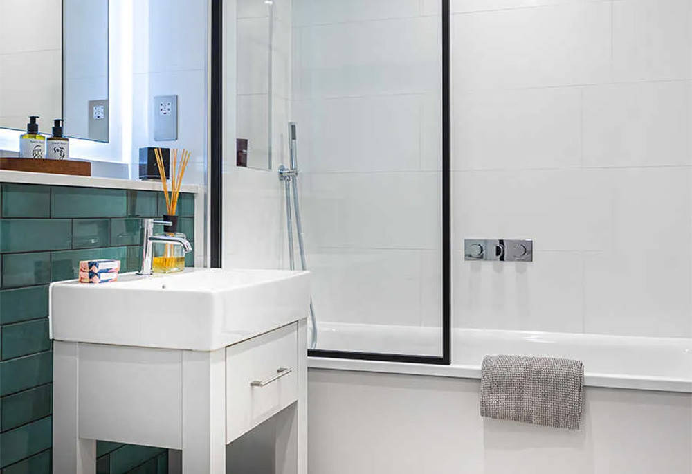 Bathroom view of Huntley Wharf Reading Image 2