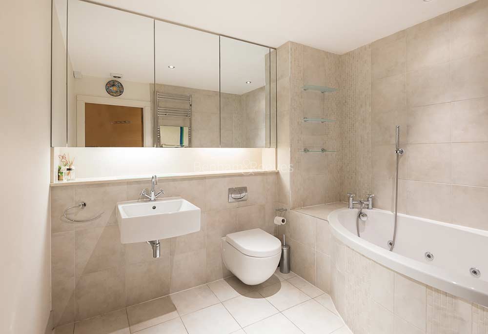 Bathroom view of Imperial Wharf Image 1
