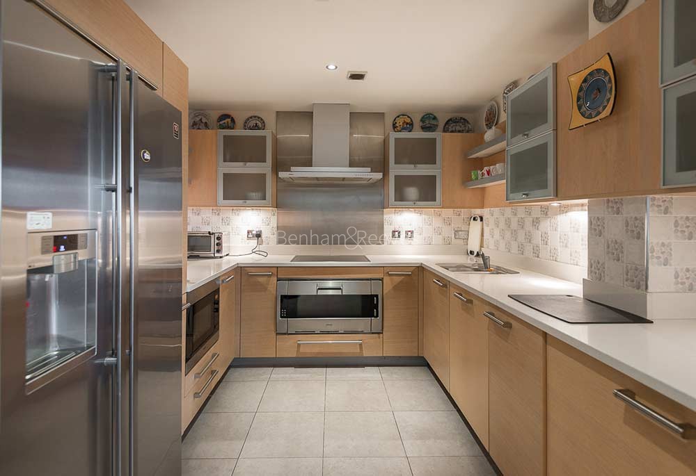 Kitchen view of Imperial Wharf Image 1
