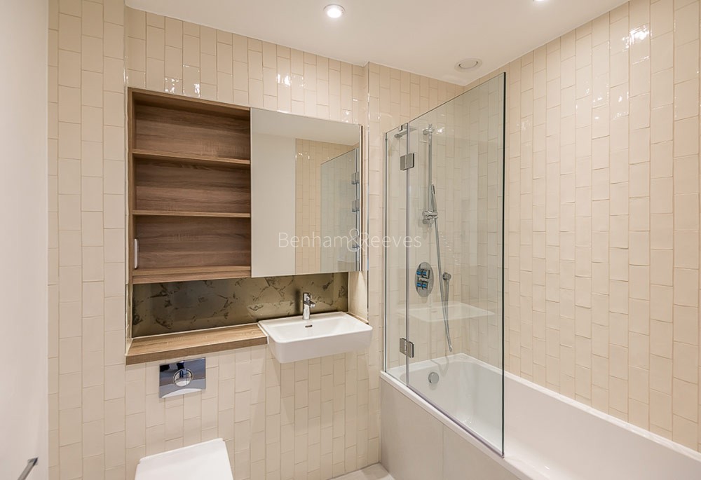 Bathroom view of Kidbrooke Village Image 1
