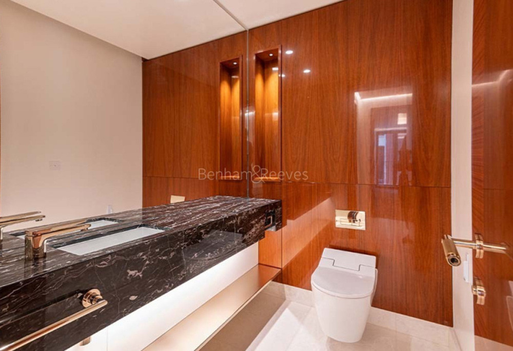 Bathroom view of Lancer Square Image 1