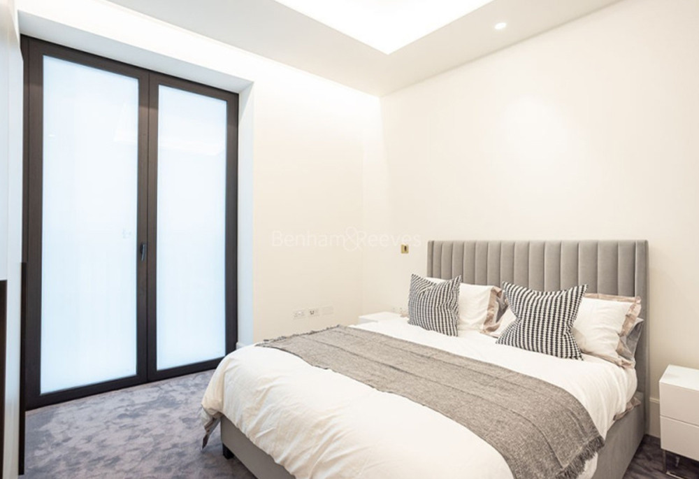Bedroom view of Lancer Square Image 1