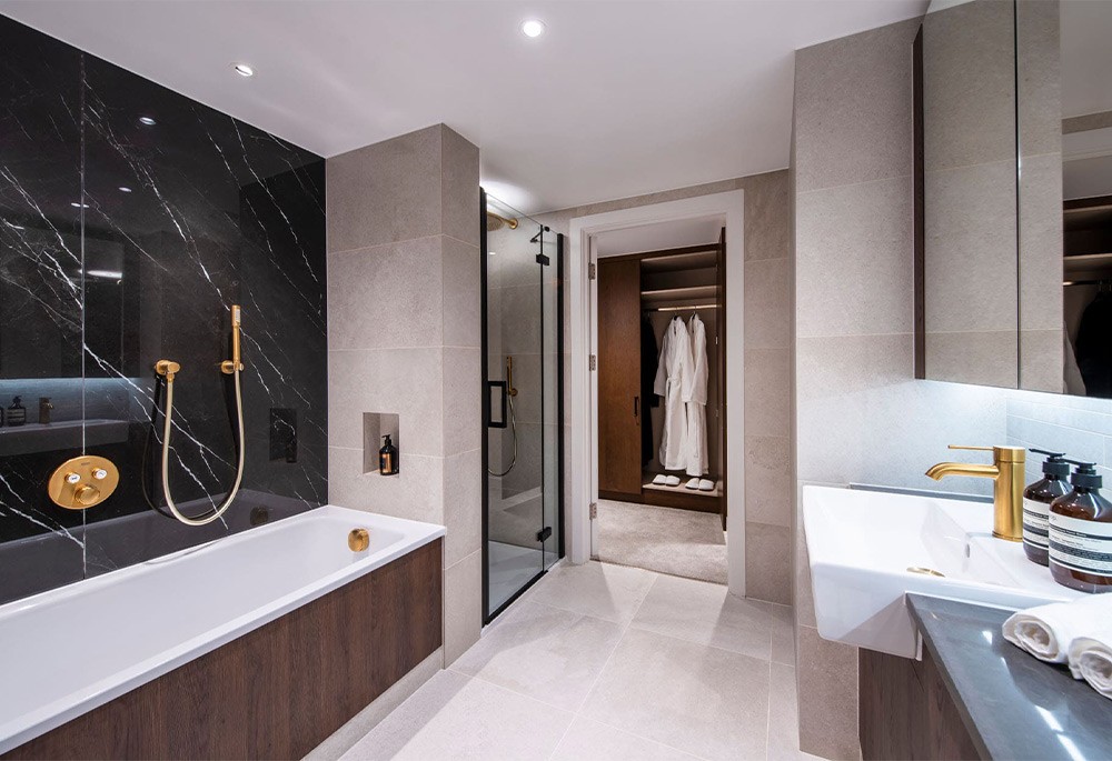 Bathroom view of Landmark Pinnacle Image 2