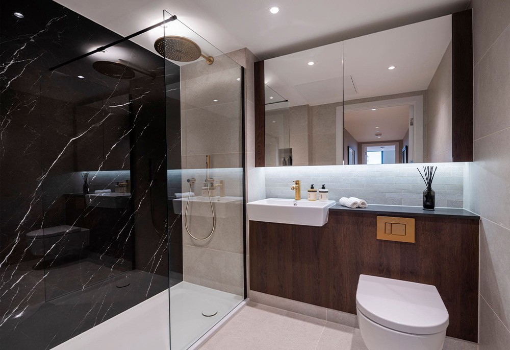 Bathroom view of Landmark Pinnacle Image 1