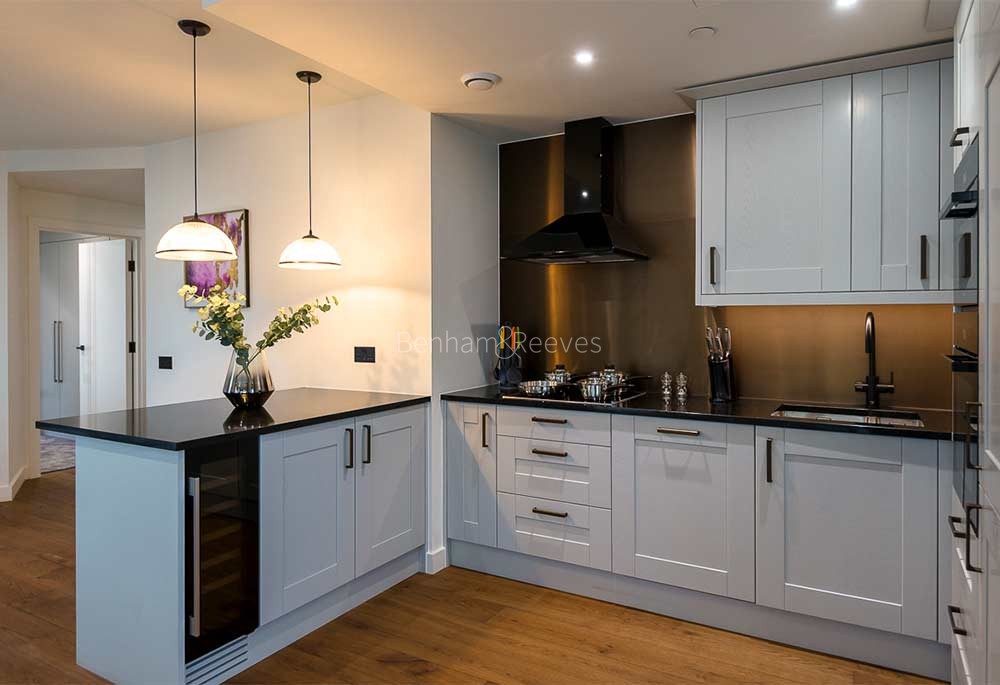 Kitchen view of London Dock Image 1