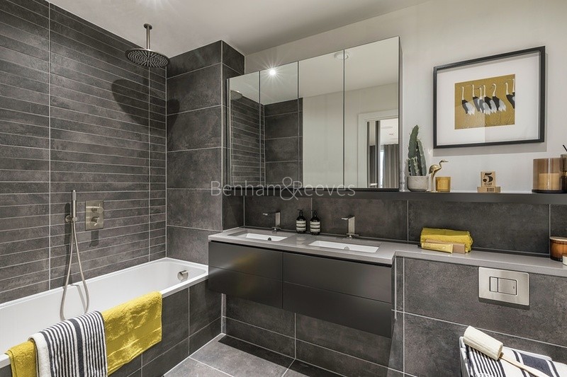 Bathroom view of London Square Image 1