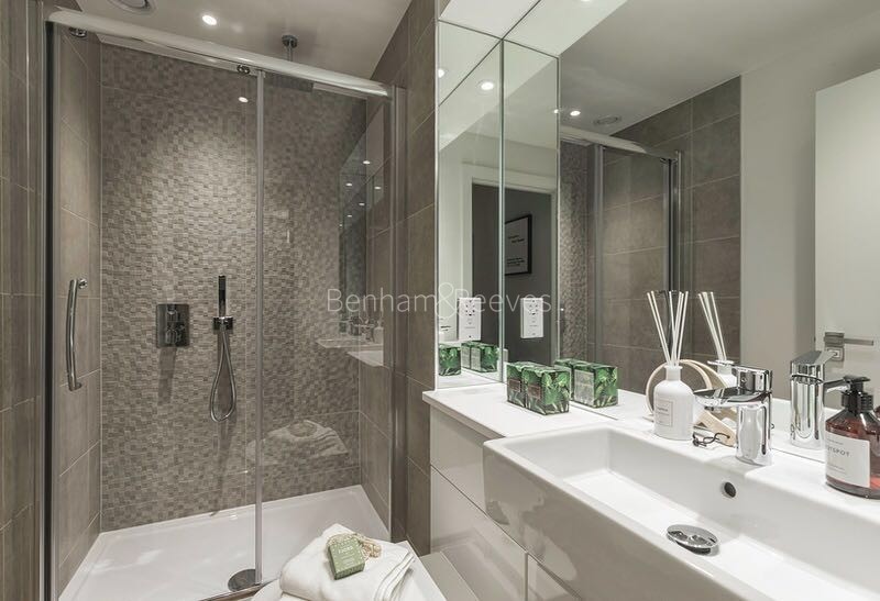 Bathroom view of London Square Image 1