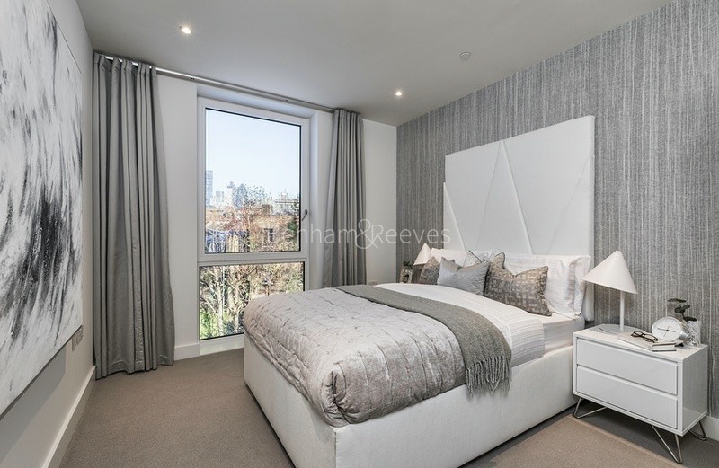 Bedroom view of London Square Image 1