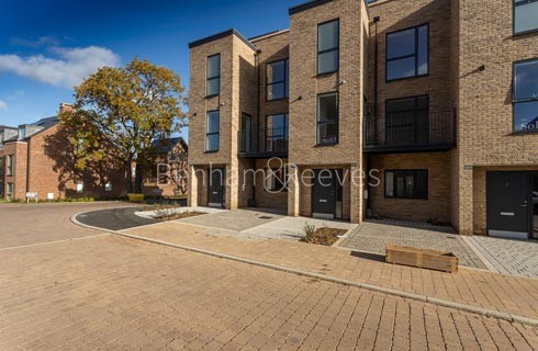 Millbrook Park (TW) amenities images 1