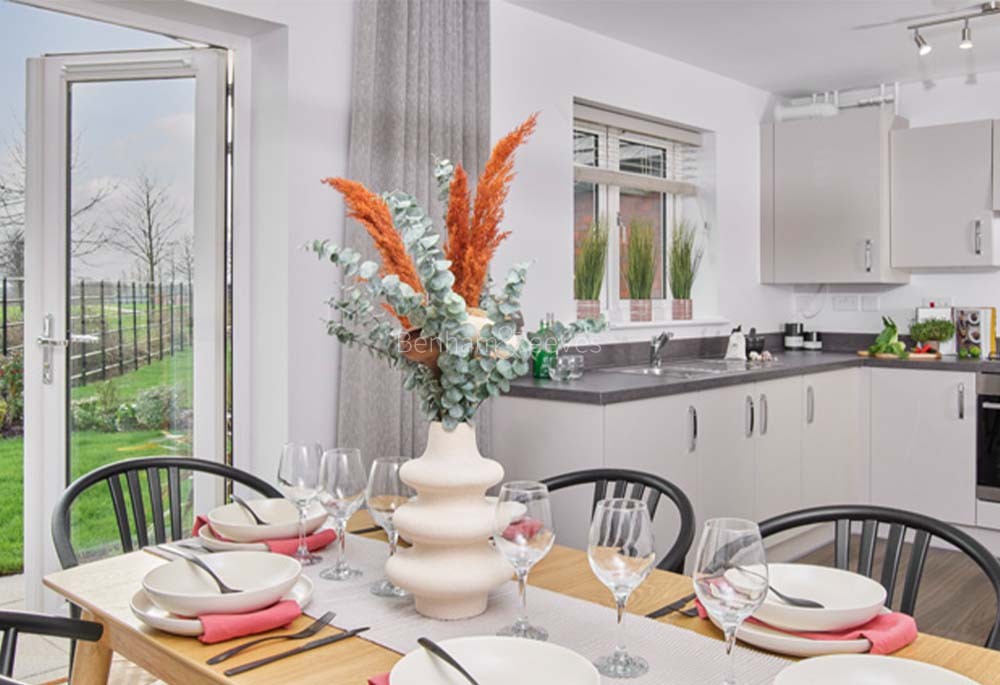 Kitchen view of Morton Park Image 4