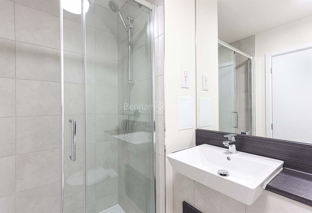 Bathroom view of No.10 Watkin Road Image 2