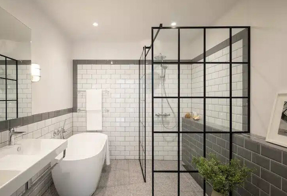 Bathroom view of No. 8 Harbord Square Image 2