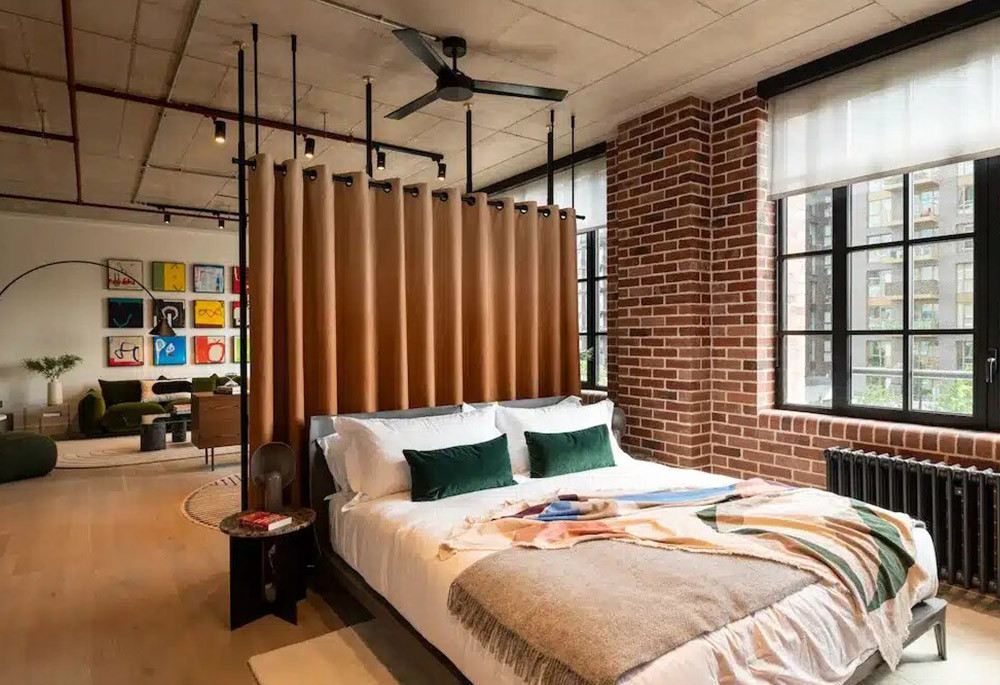 Bedroom view of No. 8 Harbord Square Image 1