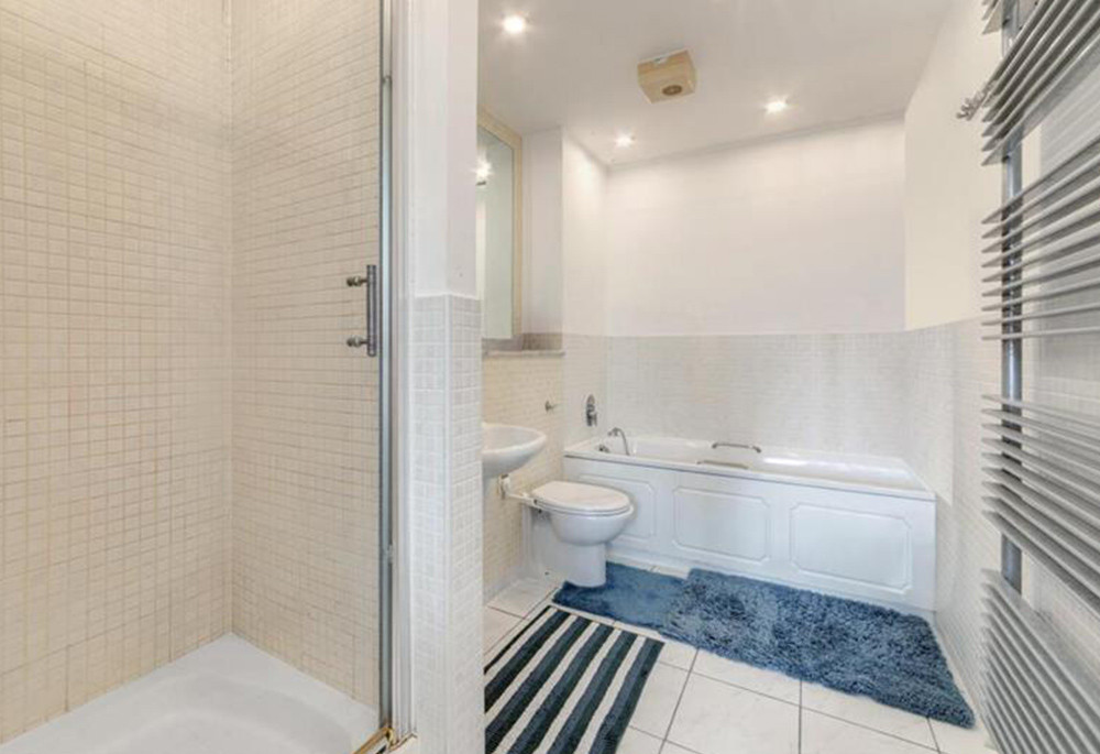 Bathroom view of Ocean Wharf Image 2